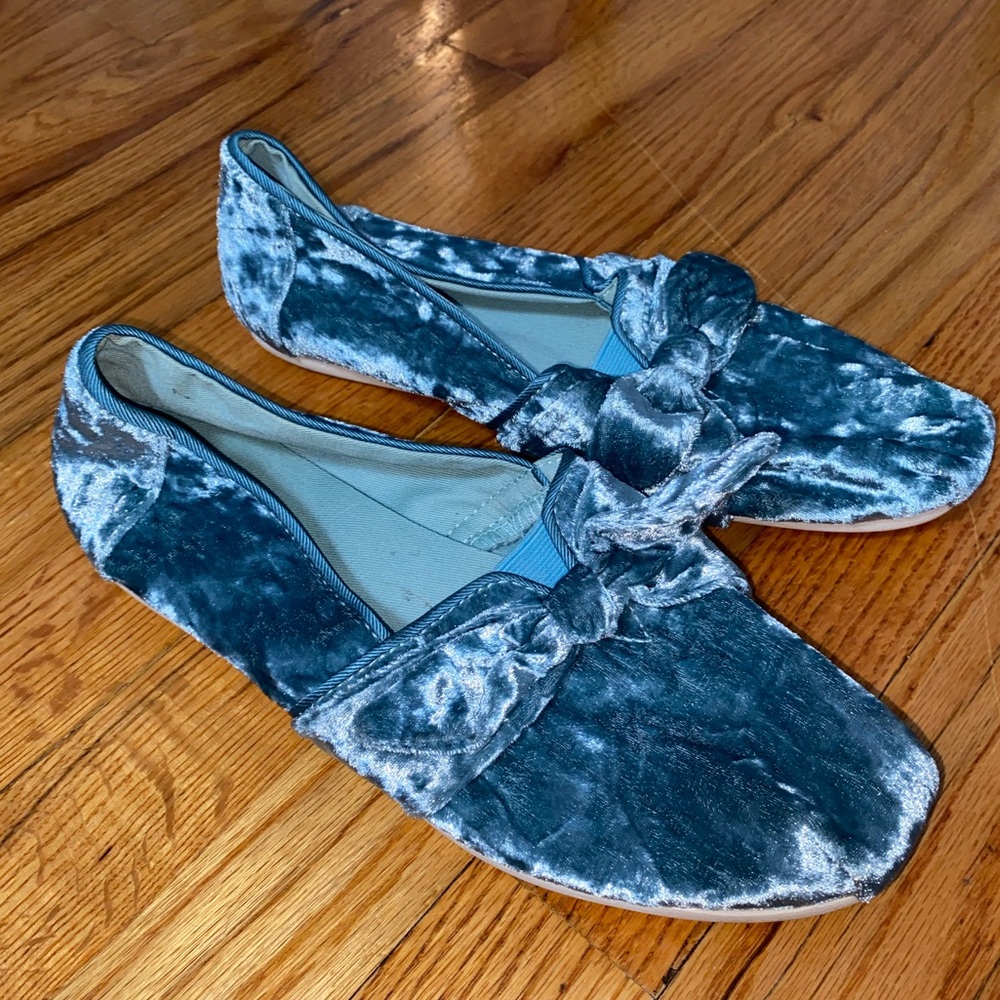 Crushed Blue Velvet Toms